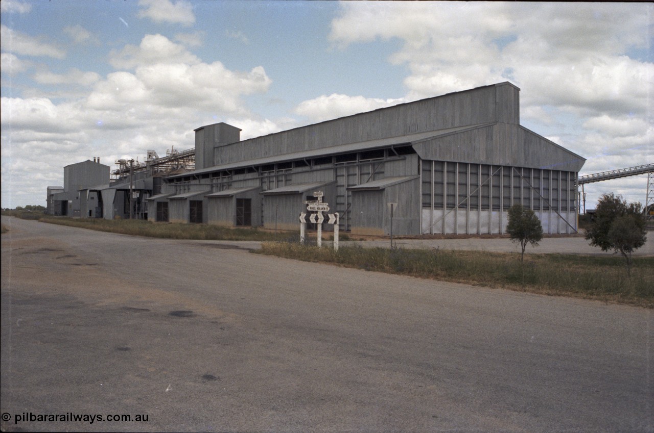 131-2-05
Burraboi rice storage shed, bunker.

