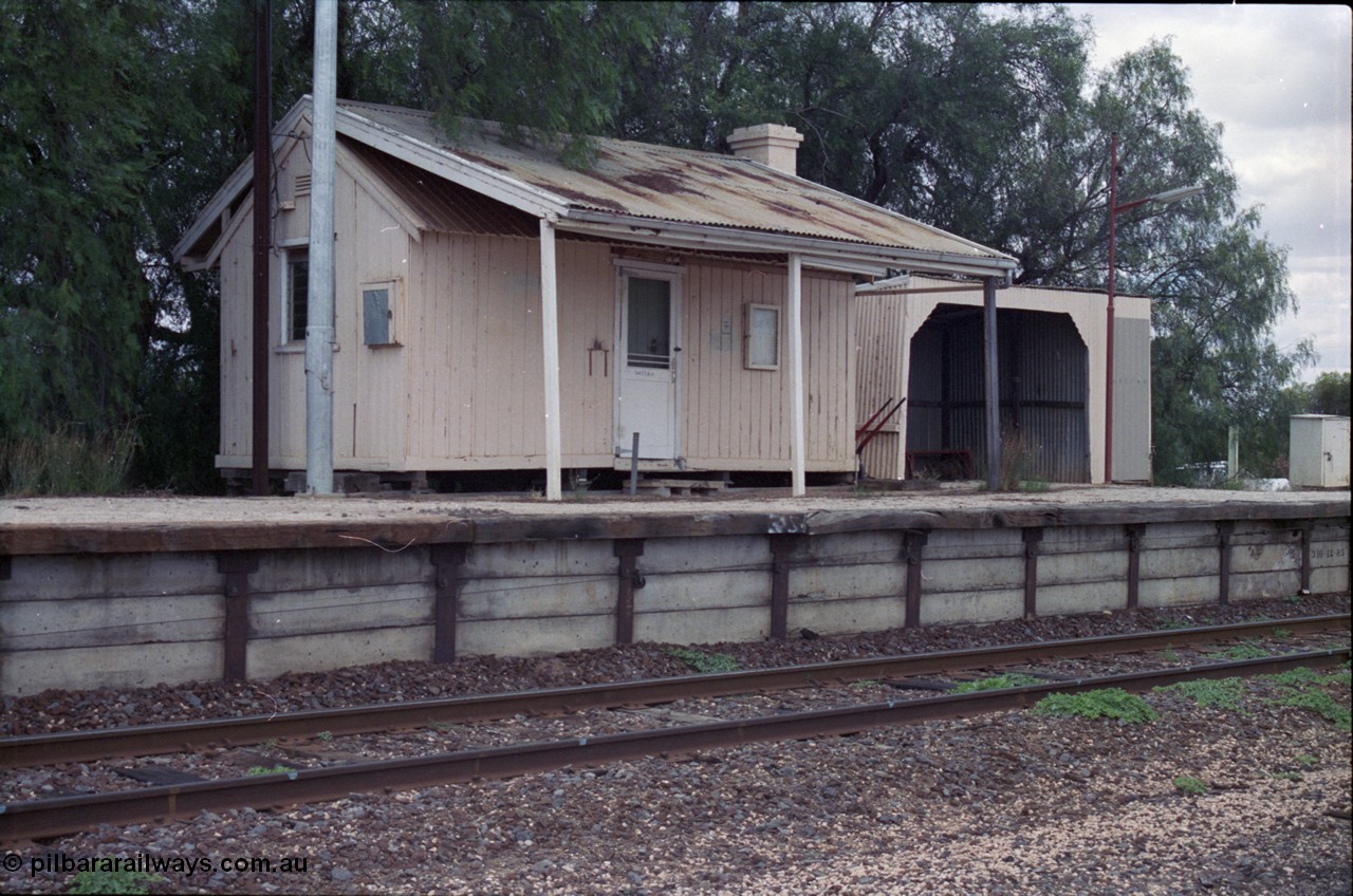 132-13
Hattah station building and platform, platform marked for 310 miles 12 chains at far right hand edge.

