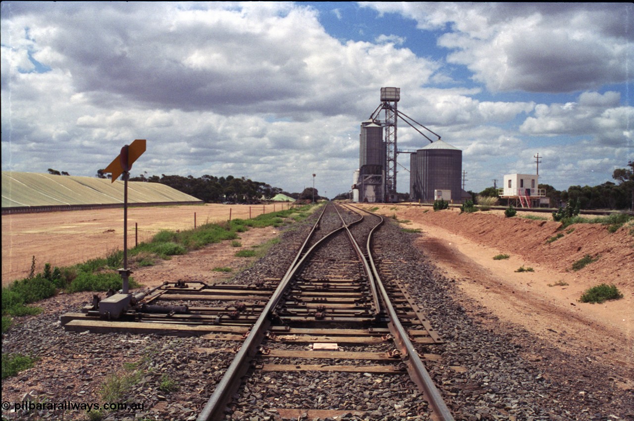 132-27
Carwarp, yard overview, Aquila silo complex, ground bunker, point indicator, trailable point, looking north.
