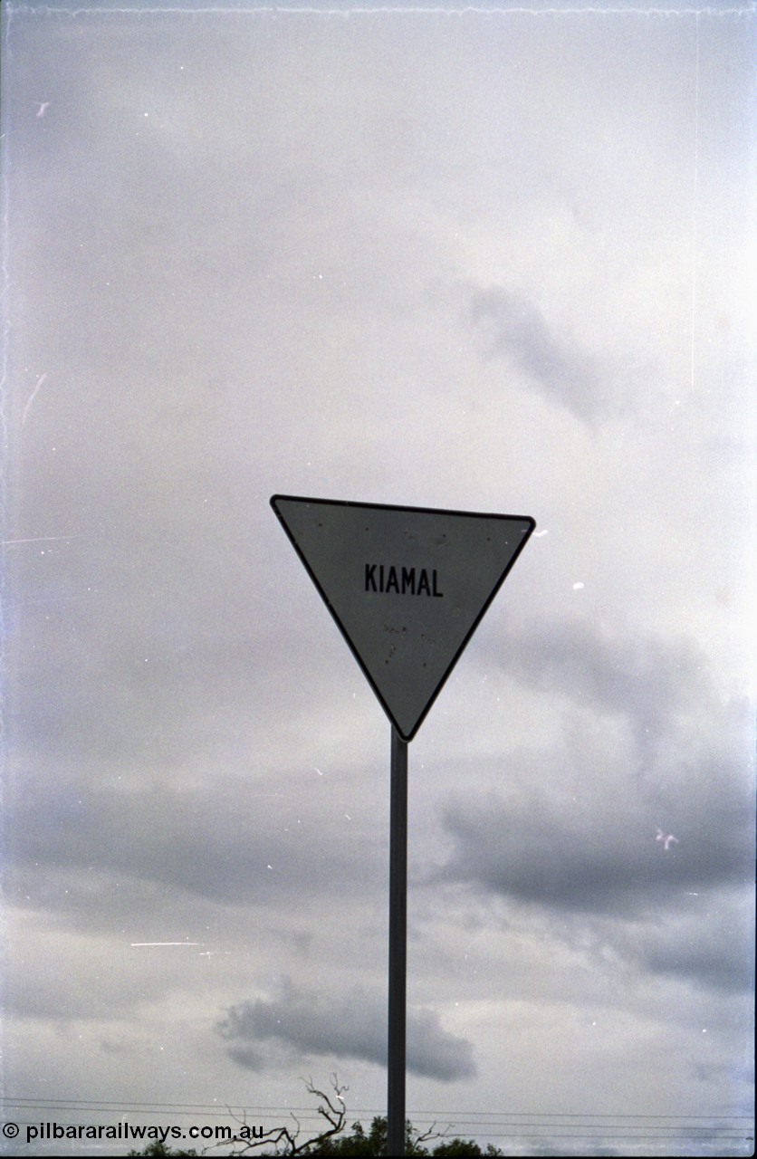 132-32
Kiamal, location sign.
