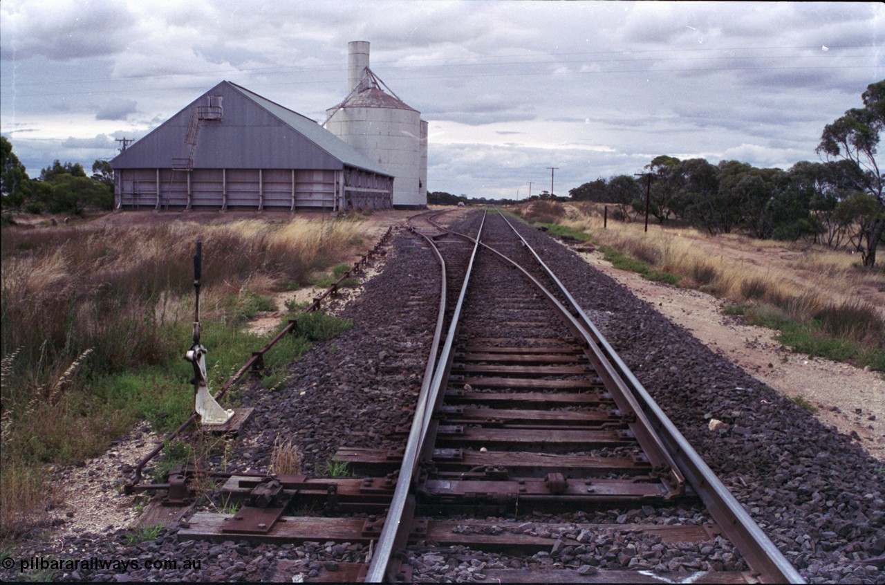 132-35
Nunga, Victorian Oats Pool shed and Murphy silo complex, yard overview, looking north, point lever, points.
