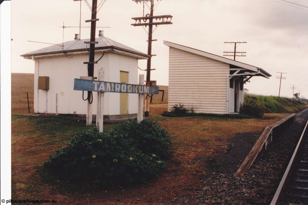 134-33
Tamrookum, station building, station sign, waiting room, looking north.
