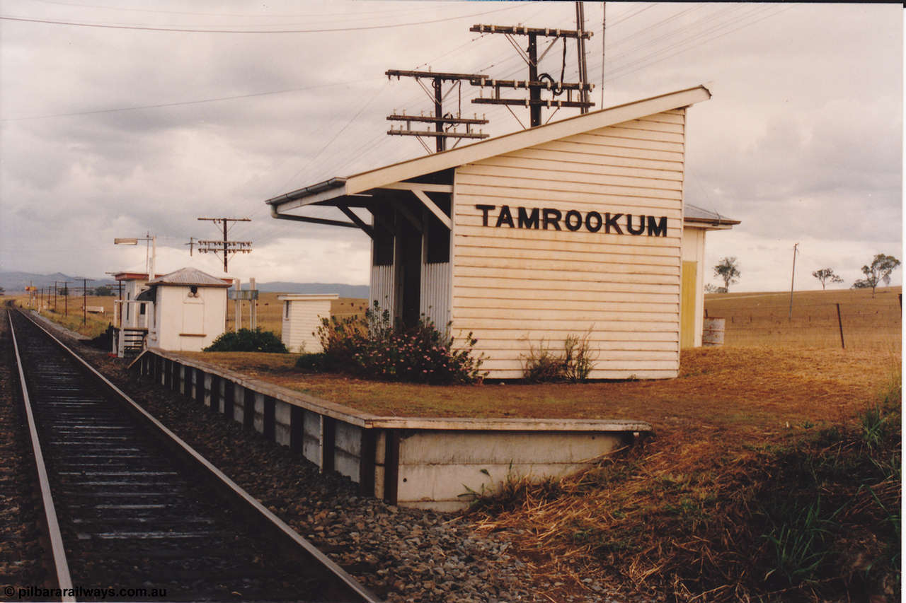 134-35
Tamrookum, station overview, waiting room, platform, looking south.
