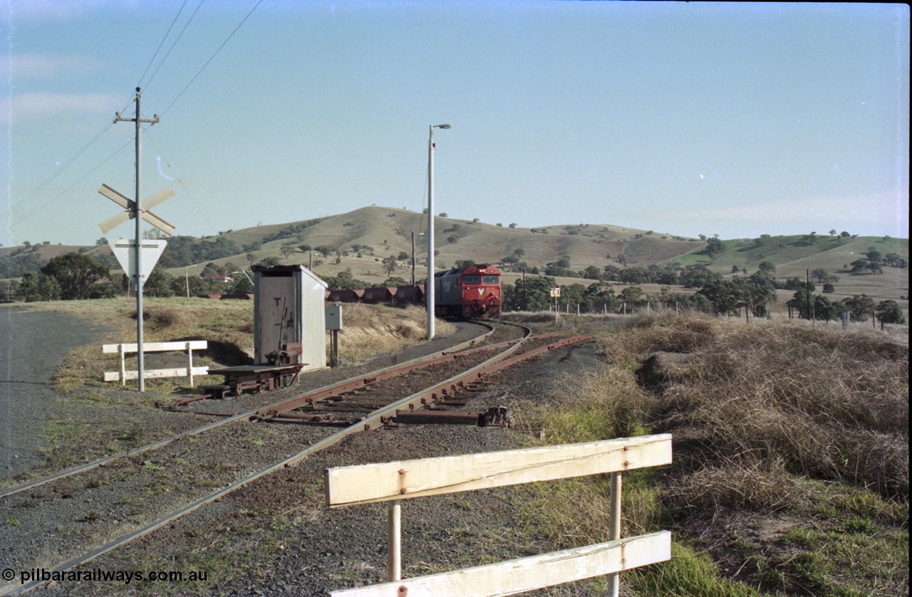 135-13
Kilmore East Apex Quarry siding, V/Line broad gauge G class G 540 Clyde Engineering EMD model JT26C-2SS serial 89-1273 arriving with the empty train 9315, points, telephone cabin, point lever.
Keywords: G-class;G540;Clyde-Engineering-Somerton-Victoria;EMD;JT26C-2SS;89-1273;