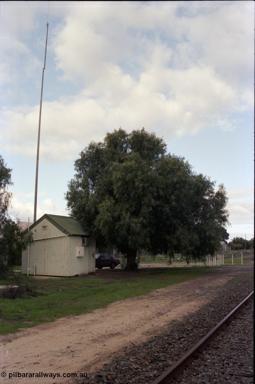 136-04
Mathoura station building, radio repeater mast.
