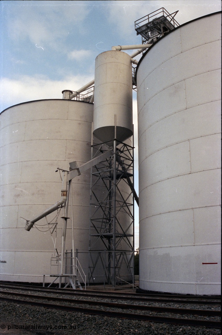 136-06
Mathoura silos, loading spout and surge silo, Ascom style silos.
