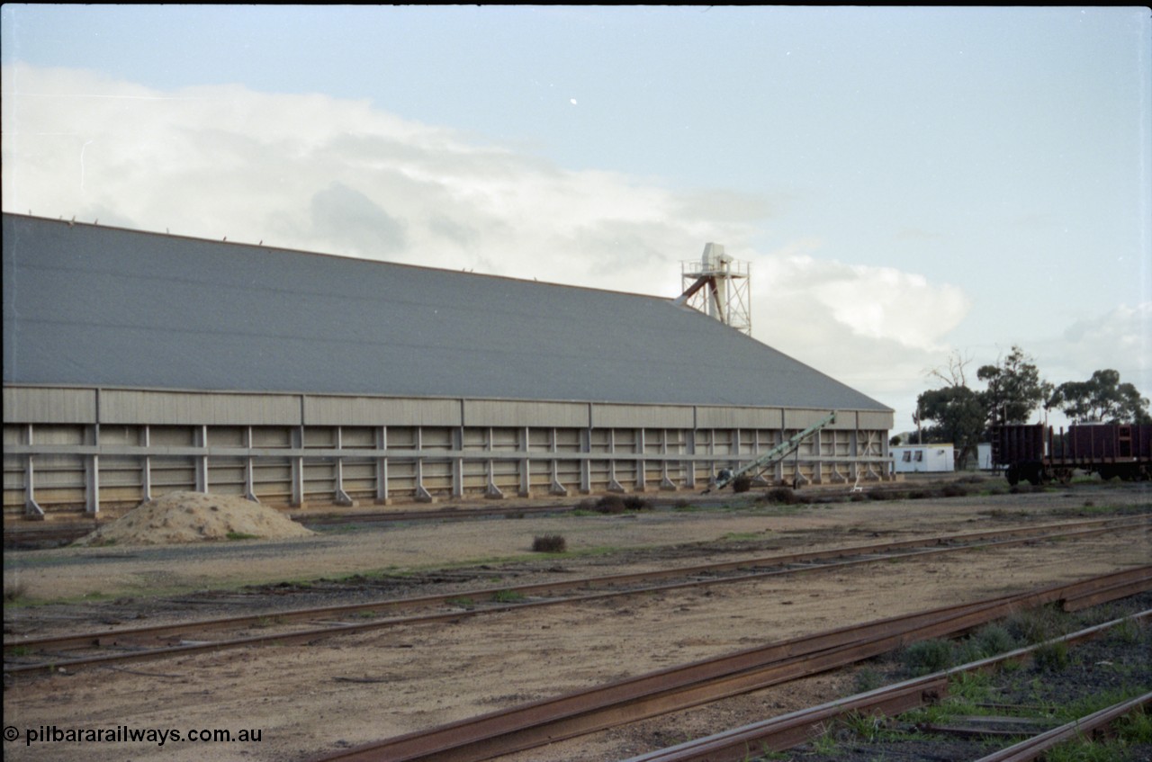 136-20
Deniliquin horizontal Victorian Oats Pool shed - grain bunker, part view.
