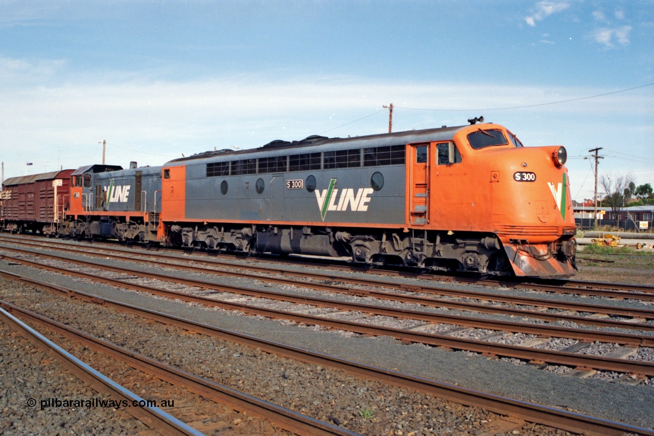 137-1-05
Seymour station yard view, broad gauge V/Line S class leader S 300 'Matthew Flinders' Clyde Engineering EMD model A7 serial 57-164 on the point of stabled down Wodonga goods train 9303 with T class T 396 Clyde Engineering EMD model G8B serial 65-426, the yard has been rationalised.
Keywords: S-class;S300;Clyde-Engineering-Granville-NSW;EMD;A7;57-164;bulldog;
