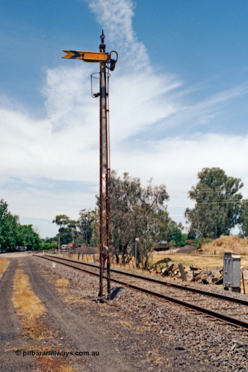 137-1-16
Benalla, Yarrawonga line, up distant semaphore signal post 30, (which is fixed at this position) for trains arriving into Benalla yard from the Yarrawonga line.
