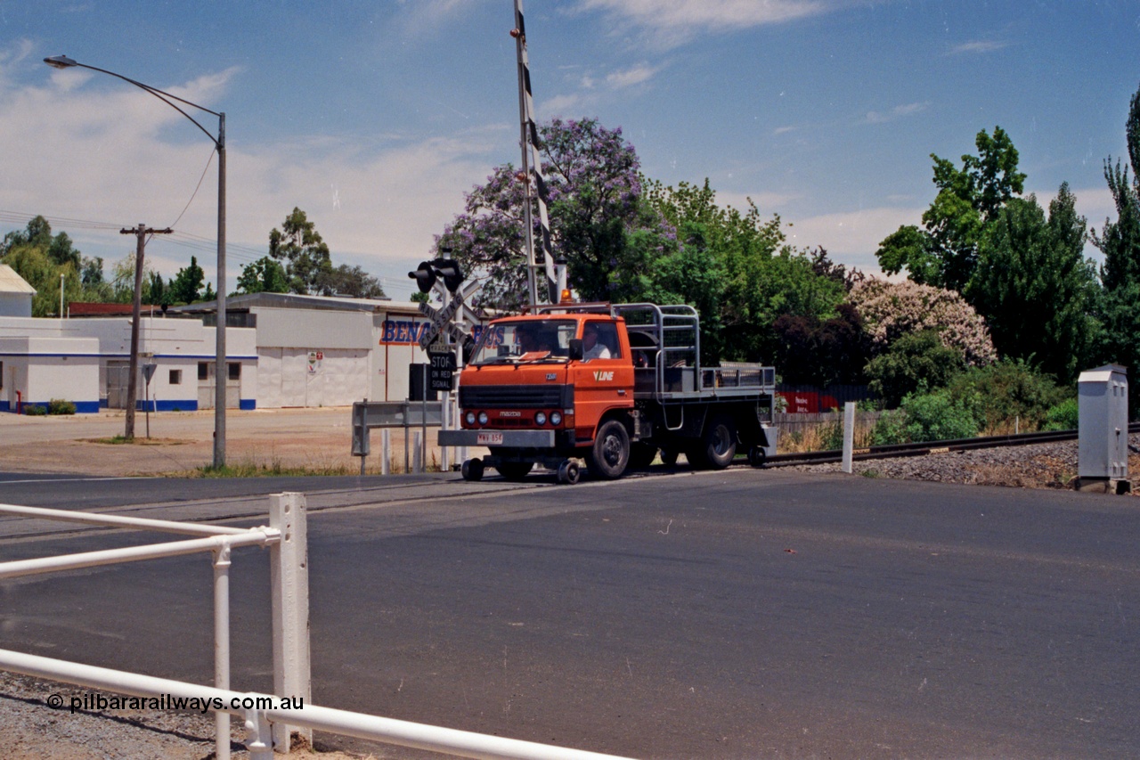 137-1-20
Benalla, Nunn Street level crossing, standard gauge V/Line Hi-Rail truck doing the inspection run thing north bound.
