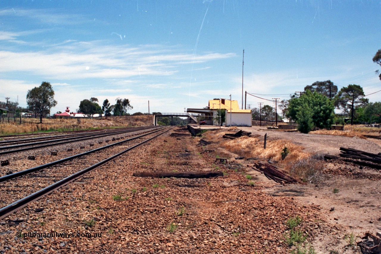 137-1-22
Glenrowan station overview looking south from the former platform or No.1 Rd towards Melbourne, only the broad gauge mainline and standard gauge crossing loop at left remain, station building and platform on the right.
