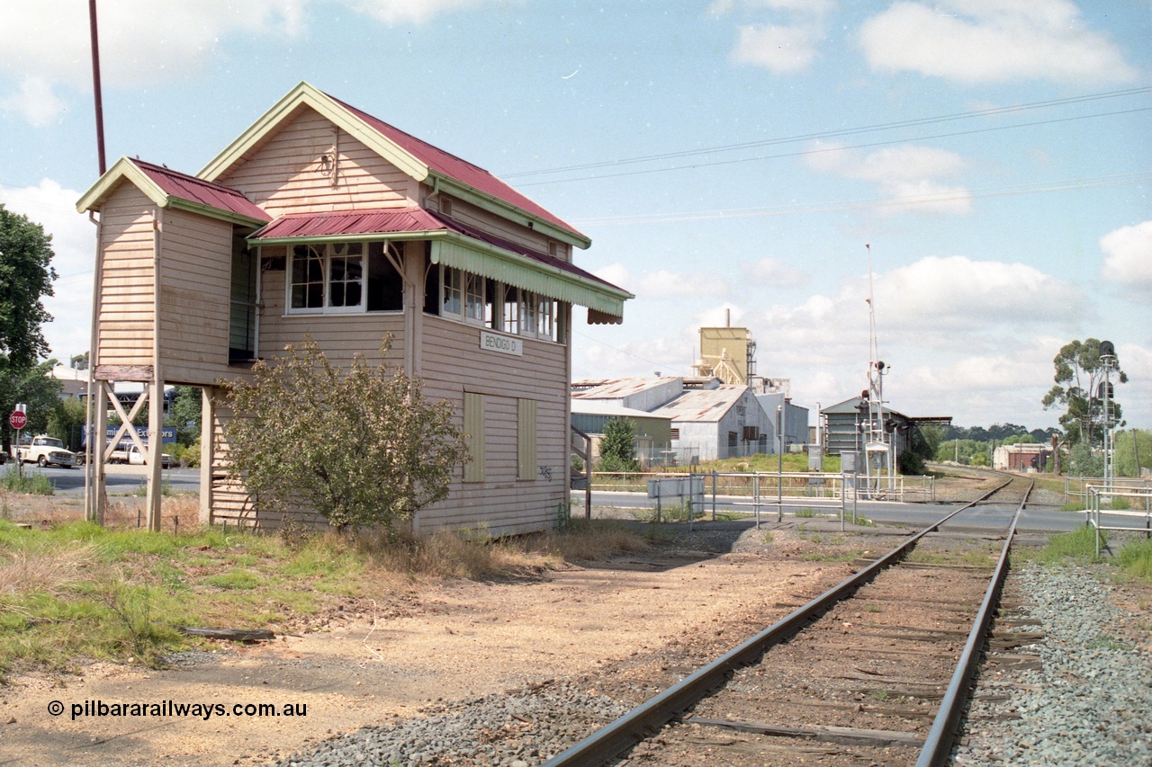138-18
Bendigo Signal Box D, no longer in use for interlock purposes, looking back towards Bendigo.
