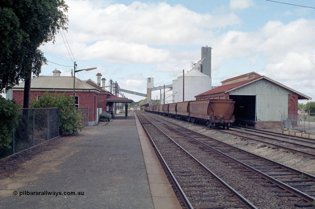 138-19
Dunolly station overview, looking south towards Melbourne, station building, grain waggons, goods shed, silo complex in background.
