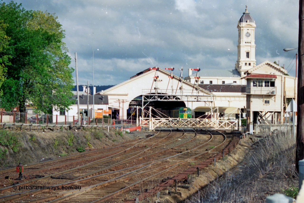 139-20
Ballarat, Australian National broad gauge BL class BL 32 Clyde Engineering EMD model JT26C-2SS serial 83-1016 leading a down Adelaide goods pauses at Ballarat station under the canopy and clock tower, view of Lydiard Street Ballarat B signal box, interlocked gates and semaphore signal gantry, 119 km post, looking east.
Keywords: BL-class;BL32;Clyde-Engineering-Rosewater-SA;EMD;JT26C-2SS;83-1016;