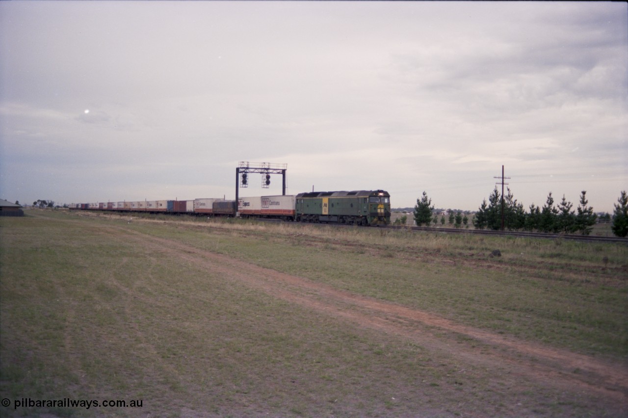 140-2-21
Deer Park West, Australian National broad gauge BL class locomotive Clyde Engineering EMD model JT26C-2SS in AN livery leading a down Adelaide bound goods train.
Keywords: BL-class;Clyde-Engineering-Rosewater-SA;EMD;JT26C-2SS;
