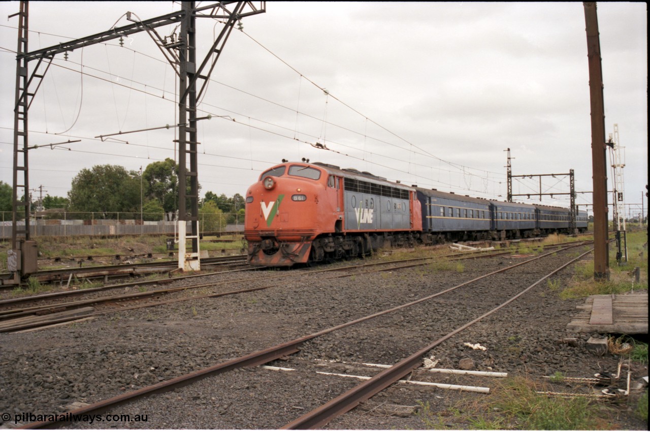 141-1-16
Sunshine, broad gauge V/Line B class B 61 Clyde Engineering EMD model ML2 serial ML2-2 leads the blue rake of South Australian K type carriages, AK 1 (500), BK 1 (702), BKL 3 (600) and BK 2 (703), on a down Bacchus Marsh passenger train heading into platform 3.
Keywords: B-class;B61;Clyde-Engineering-Granville-NSW;EMD;ML2;ML2-2;bulldog;