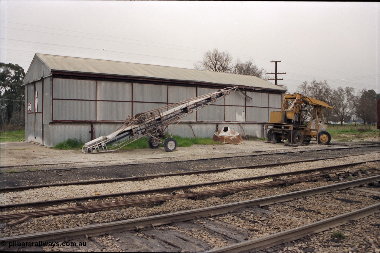 142-2-04
Barnawartha, super phosphate shed, loading conveyor and waggon unloading contraption, point rodding, track view
