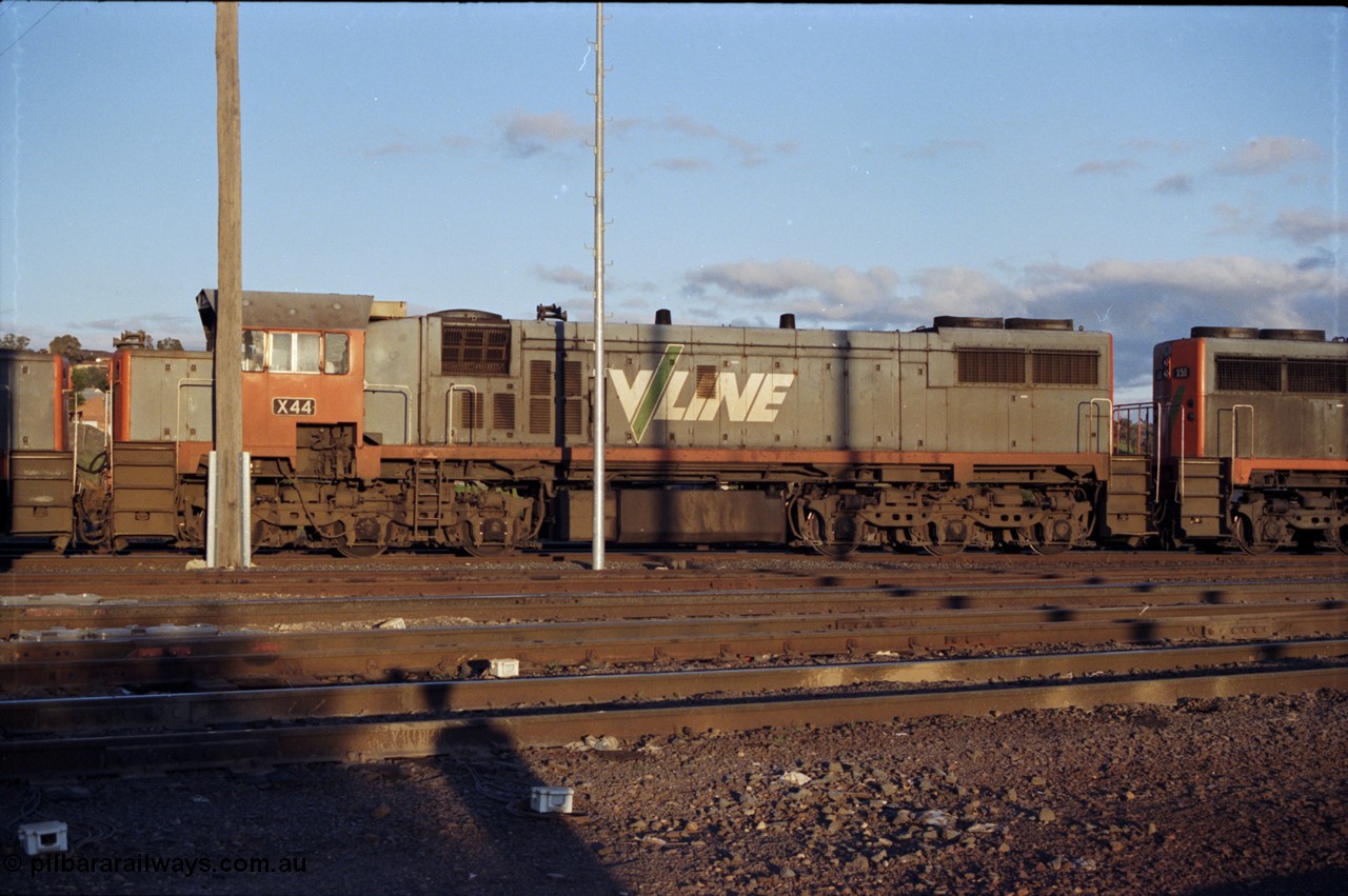 142-3-19
Albury south yard, V/Line broad gauge locomotive X class X 44 Clyde Engineering EMD model G26C serial 70-707 in the shafts on up Albury steel train 9334, awaiting departure time.
Keywords: X-class;X44;Clyde-Engineering-Granville-NSW;EMD;G26C;70-707;