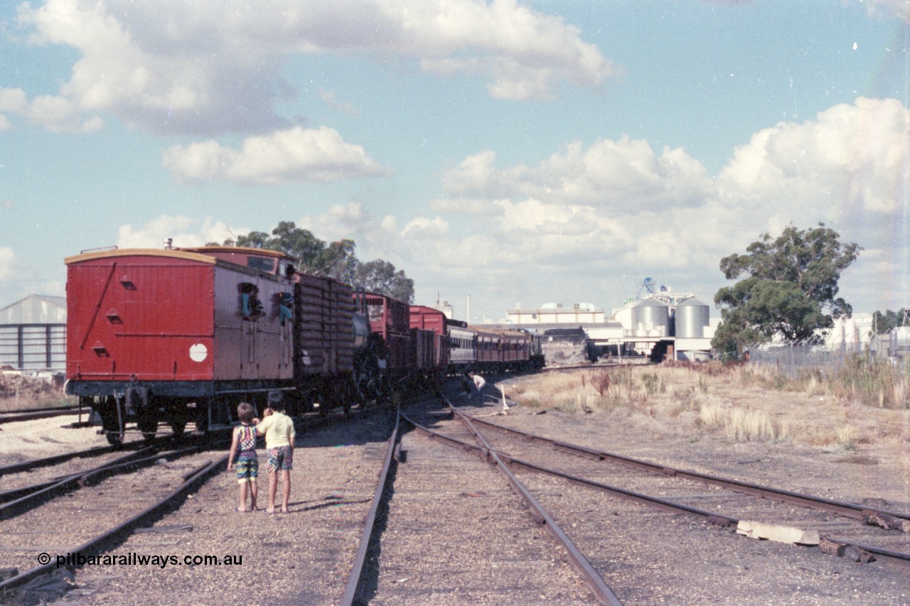 143-33
Wahgunyah, trailing shot of the up 'Stringybark Express' mixed special departing, the shed on the left is Inter City Mills Aust a former name for what became Uncle Tobys, that factory is in the background, the reason for the line remaining open.
