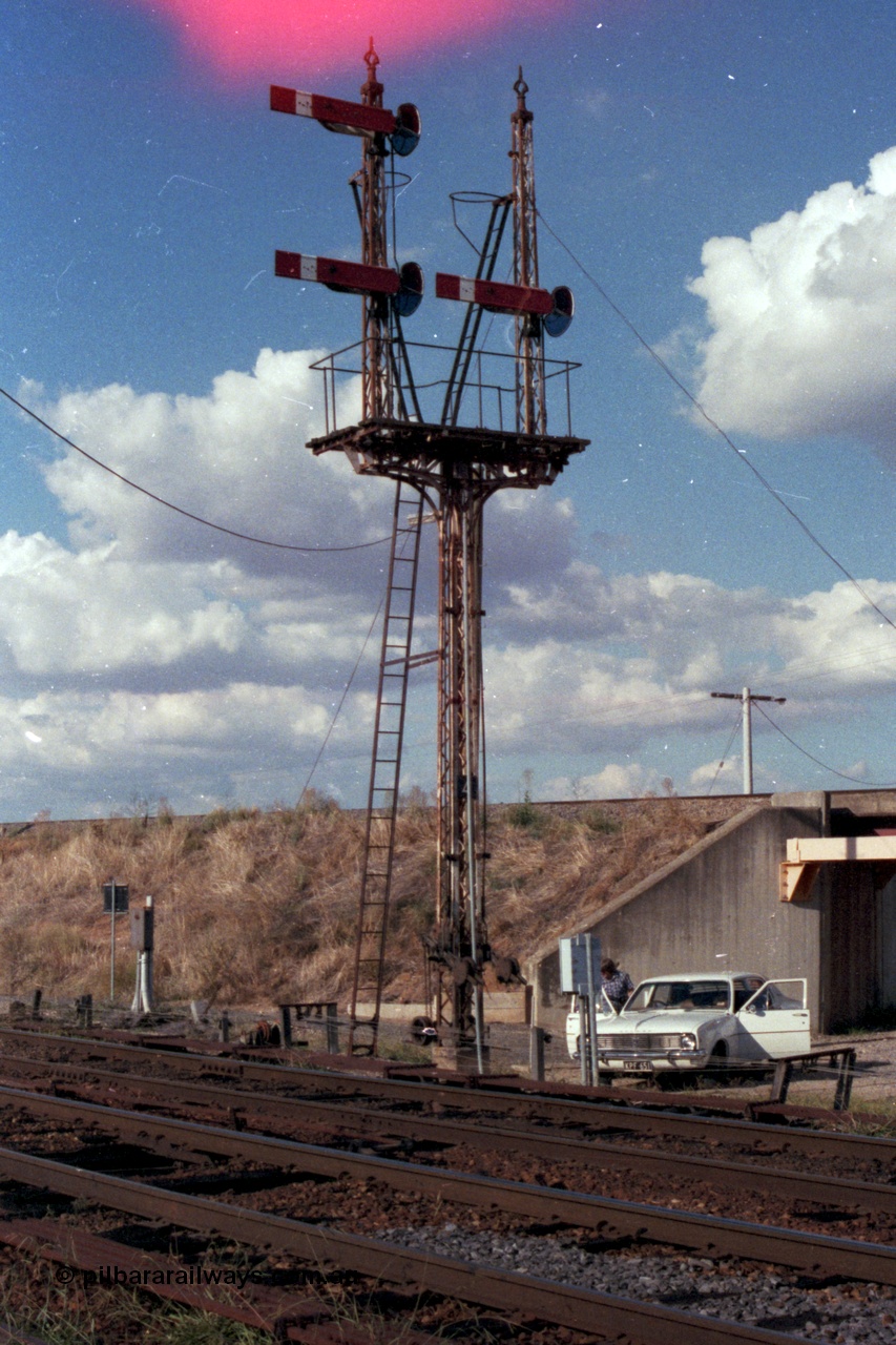 144-01
Springhurst, semaphore signal Post 4 Down Home departure, top left arm No. 2 Rd to Wahgunyah line, bottom arm No. 2 Rd to Wodonga Line. Right hand arm No.1 Rd to Wodonga Line, the interlocking can be clearly seen, also the standard gauge flyover in the background.
