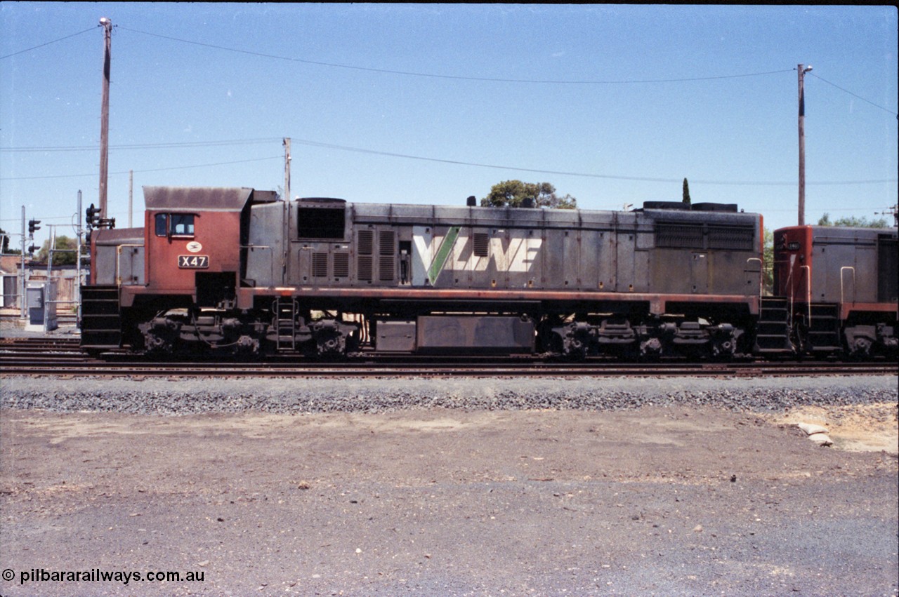 146-07
Seymour, rationalised broad gauge yard view with stabled Wodonga goods 9303 behind V/Line X class X 47 Clyde Engineering EMD model G26C serial 75-794, side view.
Keywords: X-class;X47;Clyde-Engineering-Rosewater-SA;EMD;G26C;75-794;