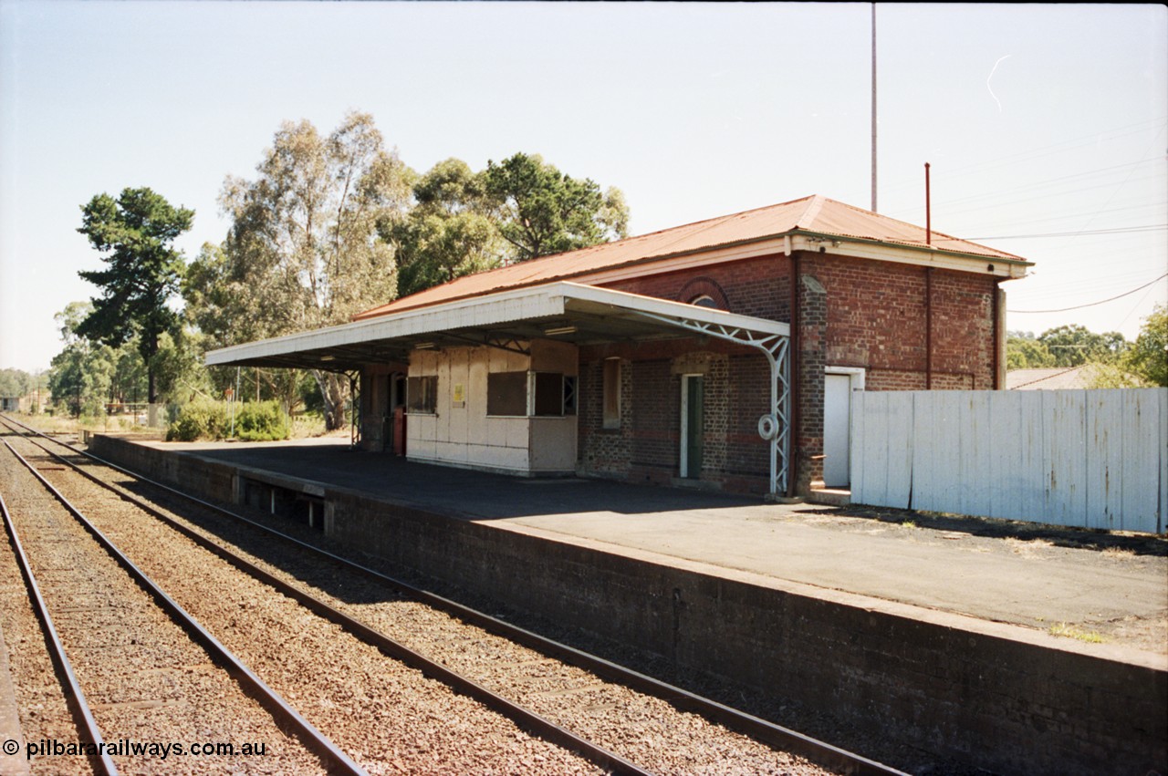 146-23
Tallarook station building and down platform overview from the up platform.
