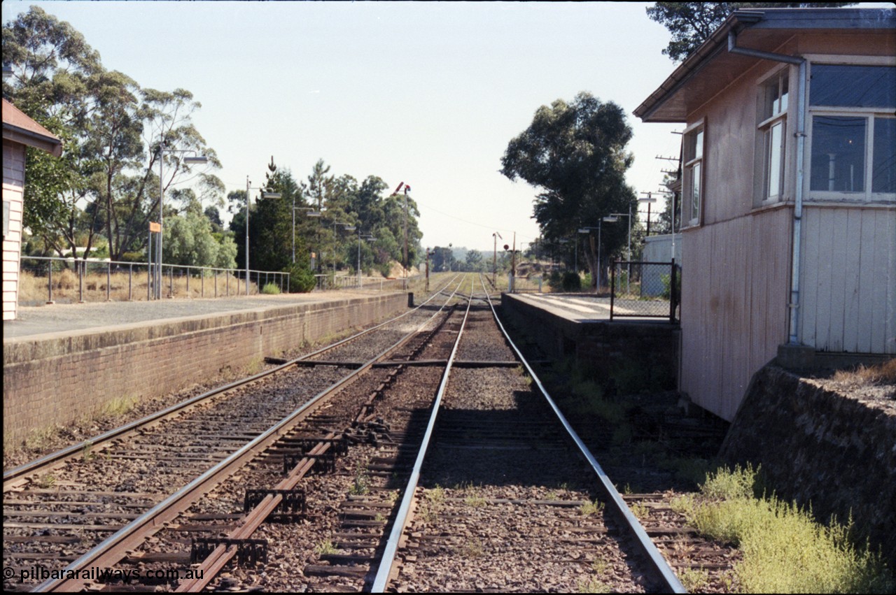 146-28
Broadford station overview looking south from the pedestrian crossing, shows rodding and signals pulled off as station is switched out.
