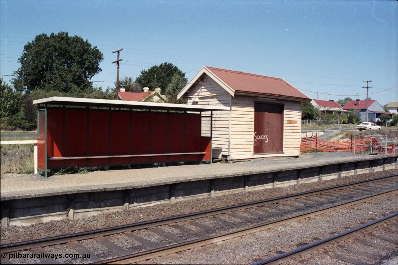 146-29
Wandong, station up platform shelter and waiting room.
