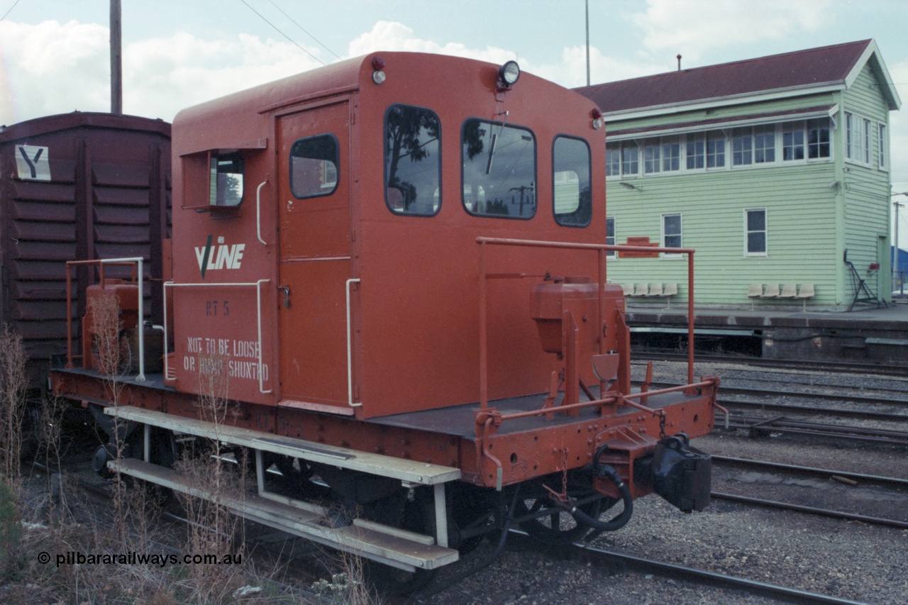 148-21
Wangaratta, V/Line broad gauge RT class rail tractor RT 5 LHS view with signal box and platform in the background. RT 5 built new by Newport Workshops September 1957.
Keywords: RT-class;RT5;Victorian-Railways-Newport-WS;