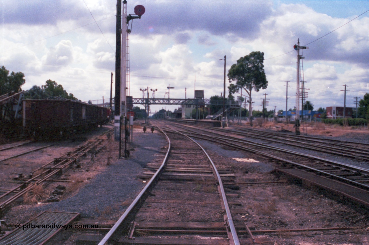148-27
Wangaratta, Signal Post 11, Disc Signal from Sidings 'H' or 'E' to No. 3 Road towards Post 17; or to Nos. 4 or 5 Roads towards Post 19; or to No. 6 Road. Shows point rodding and signal wires, briquette waggons at left, Up Signal Post 12 at right, looking north.
