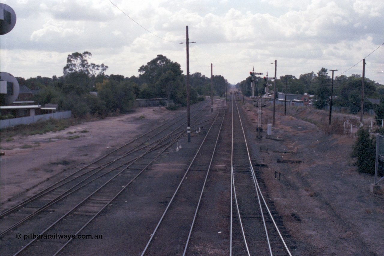 148-32
Wangaratta yard looking north along Main Line with points from No. 1 Road visible, Siding 'C' and Nos. 4 and 5 Roads on the left. Signal Post 23 and the standard gauge line are visible in the cutting at the right.
