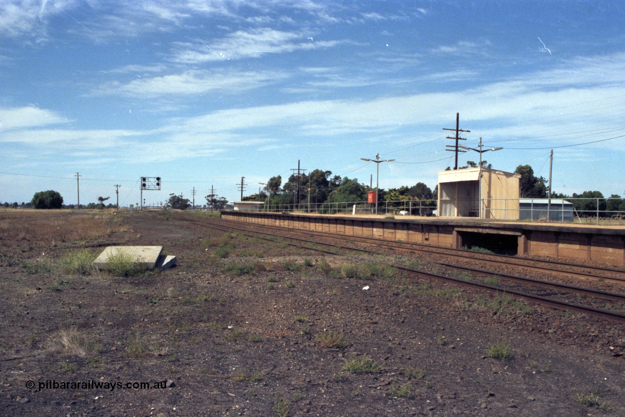 149-02
Rockbank station overview looking Up direction towards Deer Park, station platform and shelter on No.1 Road, loop or No.2 Road closest to camera.
