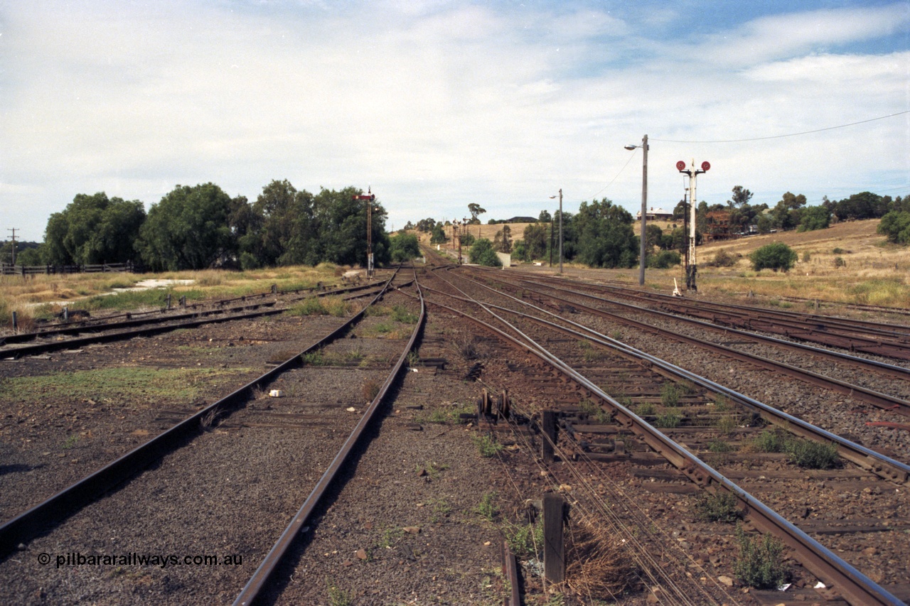 149-09
Bacchus Marsh yard overview looking towards Melbourne, taken from Dock Rd, Siding D to turntable at left, Signal posts 4 and 3 with post 2 just visible beyond the gangers trolley shed.
