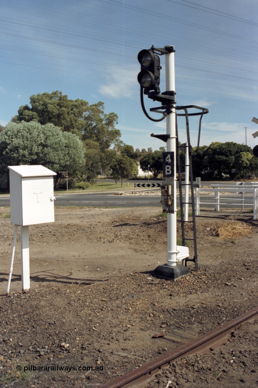 149-21
Bacchus Marsh, Dwarf Signal Post 9B, but numbered as 4B provides access to Siding 'B' the former Maddingley Brown Coal Siding across the grade crossing of Maddingley Rd.

