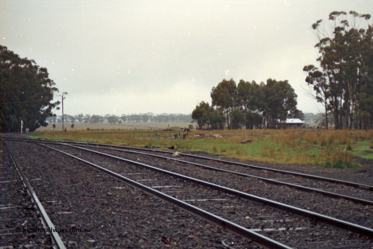 150-34
Lismore, yard view looking towards Gheringhap across Gnarpurt Road.
