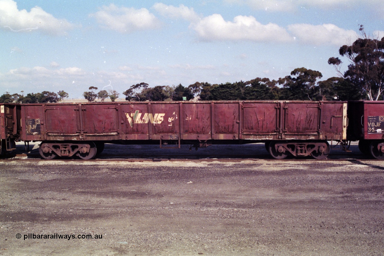 151-06
Gheringhap, broad gauge V/Line VOJF class bogie open gypsum waggon VOJF 5 in B Sidings awaiting unloading, side view. The VOJF type waggons were conversions from ELF/ELX types, not much more is known on the histories.
Keywords: VOJF-type;VOJF5;