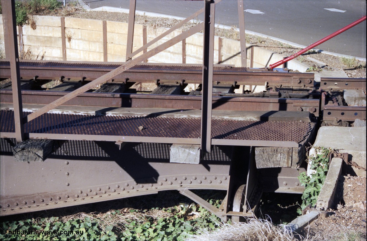 153-1-21
Bacchus Marsh turntable looking at non-lever end interlock and side, shows walkway and underframe.
