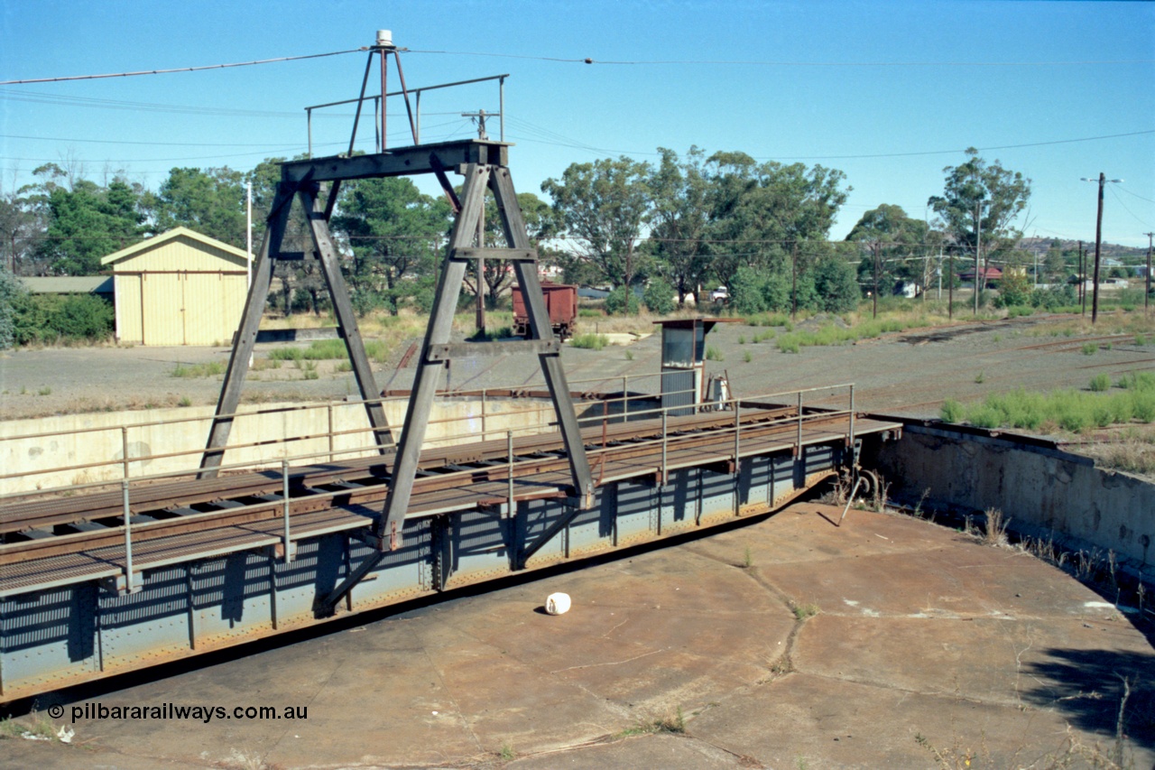 153-2-25
Ararat loco depot, turntable and pit, track at right leads to Ararat yard, HD type sand waggon in background.
