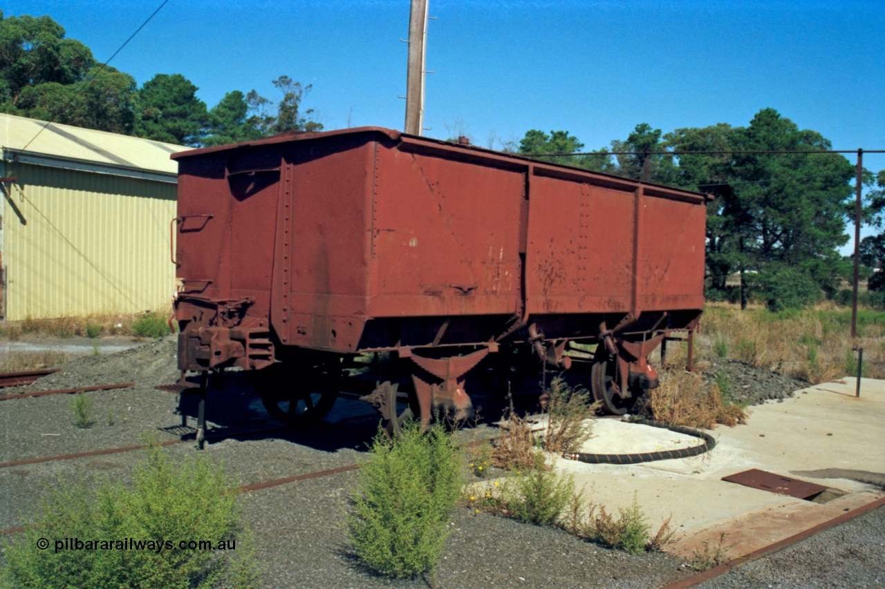 153-2-28
Ararat loco depot, HD type four wheel loco sand waggon HD 233, originally built in 1907 by Victorian Railways Newport Workshops, converted to HD type in 1973 by Bendigo Workshops.
Keywords: HD-type;HD233;Victorian-Railways-Newport-WS;I-type;fixed-wheel-waggon;