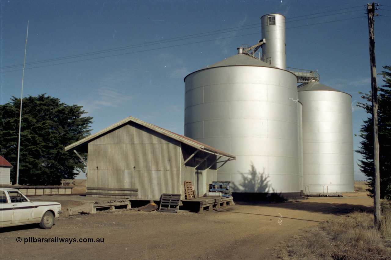 153-3-08
Tatyoon goods shed and Murphy silo complex, station platform at far left.
