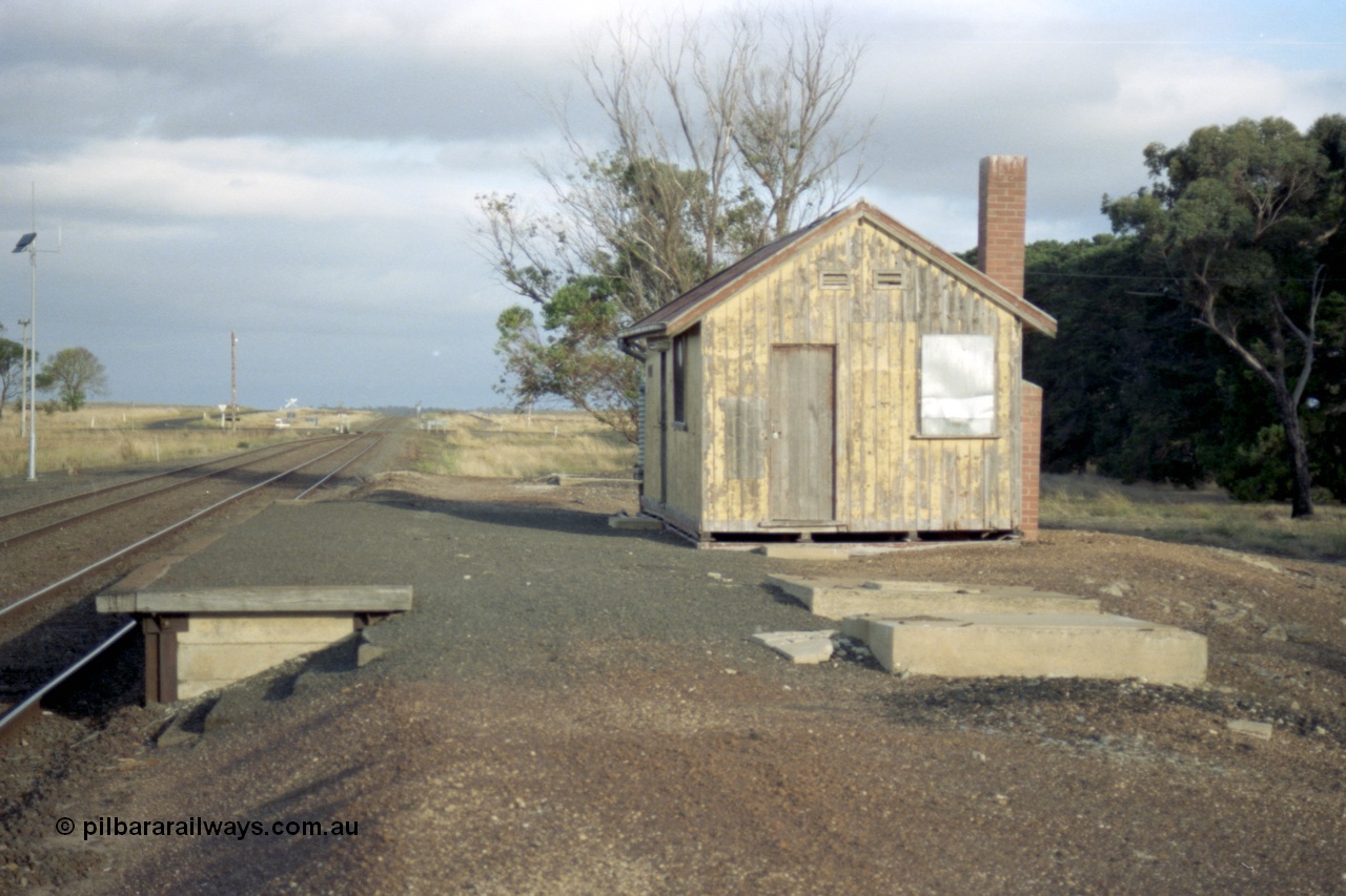 153-3-14
Pura Pura, station building and platform looking towards Geelong.

