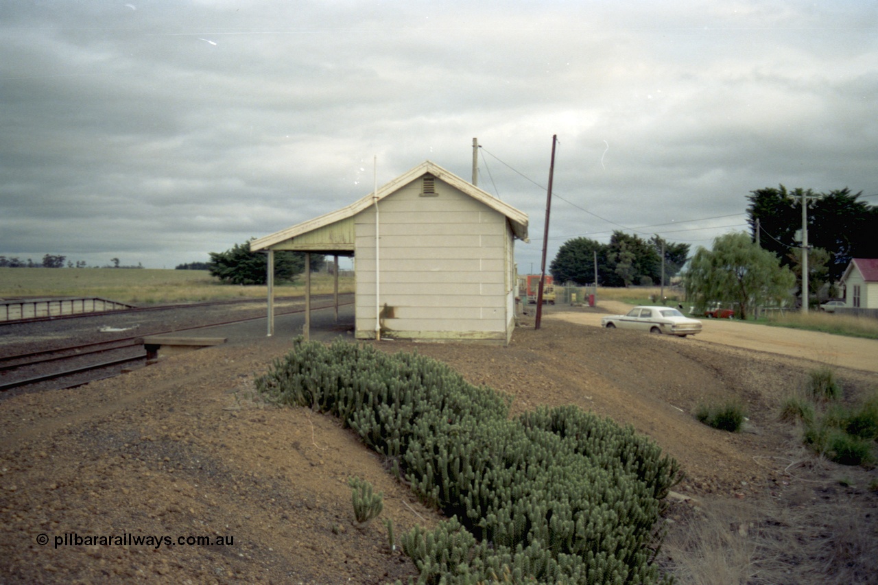 153-3-16
Derrinallum, station building, ganger depot, looking towards Geelong.
