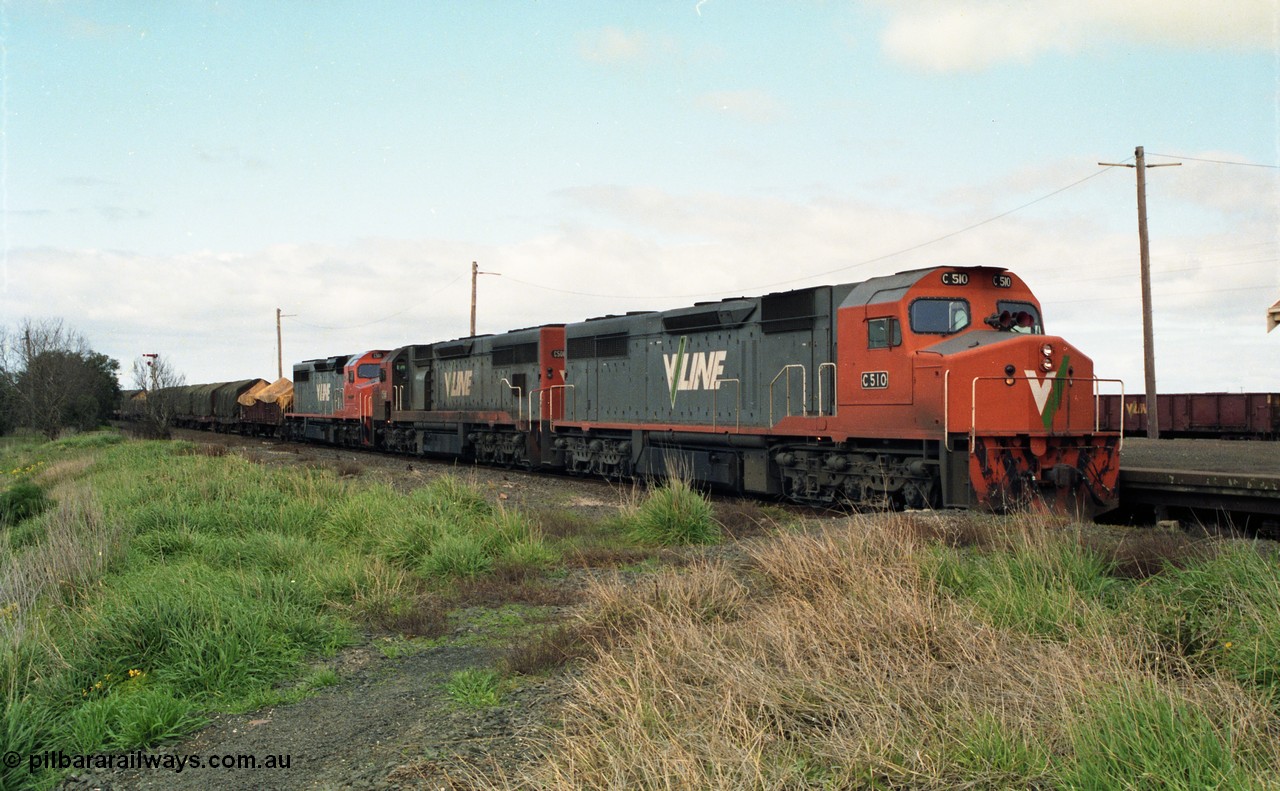 154-03
Gheringhap, V/line broad gauge goods train 9169 to Adelaide, via Cressy pauses at the station platform, triple C class locos leading, C 510 Clyde Engineering EMD model GT26C serial 76-833 leads C 508 serial 76-831 and C class leader C 501 'George Brown' serial 76-824, VOJF type bogie gypsum waggon in background, taken from former No.2 platform.
Keywords: C-class;C510;Clyde-Engineering-Rosewater-SA;EMD;GT26C;76-833;
