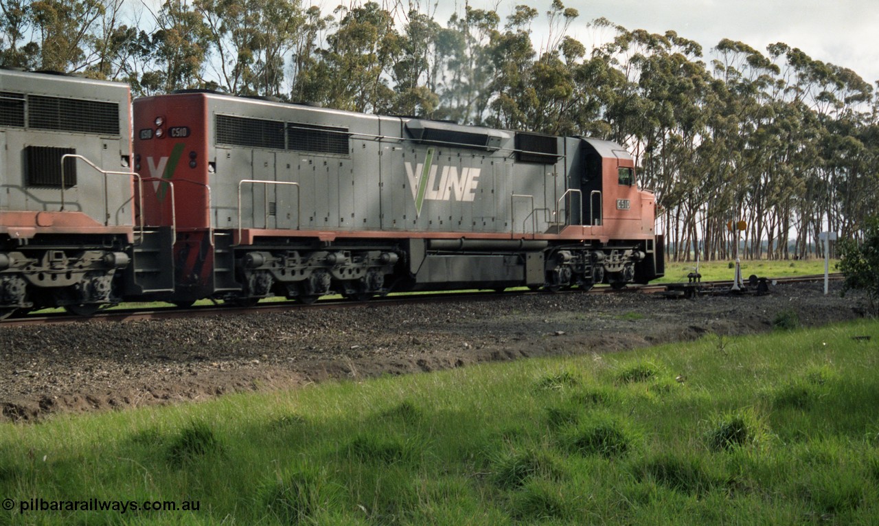 154-11
Lismore, V/Line broad gauge C class locomotive C 510 Clyde Engineering EMD model GT26C serial 76-833 arrives at the trailable points which are set for left hand lay, curve board, point indicator and lever in front of loco.
Keywords: C-class;C510;Clyde-Engineering-Rosewater-SA;EMD;GT26C;76-833;