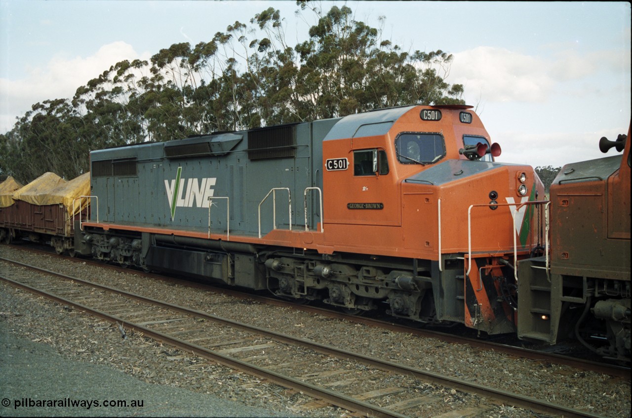 154-17
Lismore, V/Line broad gauge C class locomotive and class leader C 501 'George Brown' Clyde Engineering EMD model GT26C serial 76-824, trailing unit in Adelaide bound goods train 9169.
Keywords: C-class;C501;Clyde-Engineering-Rosewater-SA;EMD;GT26C;76-824;