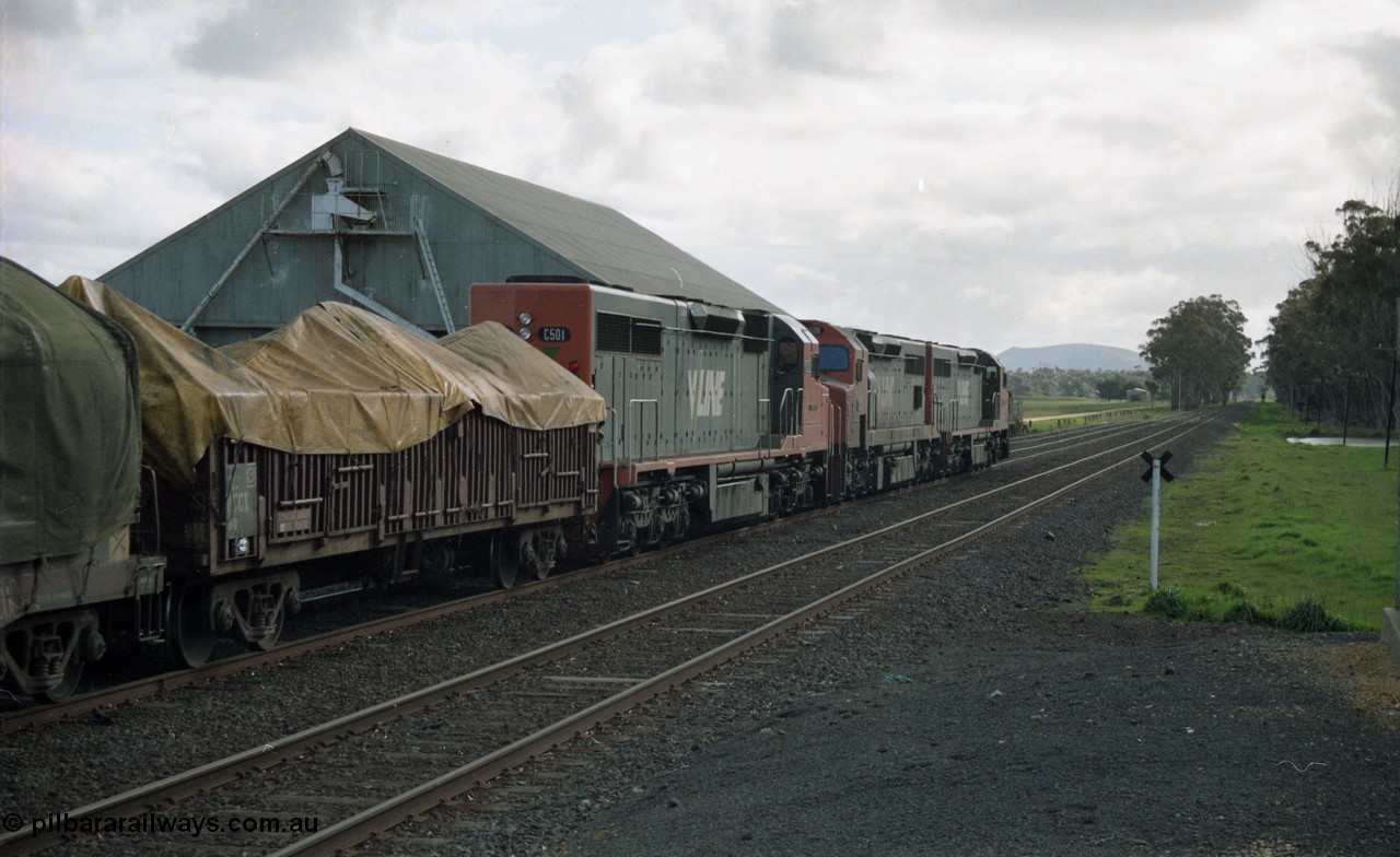 154-22
Lismore, V/Line broad gauge C class C 510 Clyde Engineering EMD model GT26C serial 76-833, C 508 serial 76-831 and C class leader C 501 'George Brown' serial 76-824, with VCCX type bogie open steel transport waggon VCCX 6, lead the Adelaide bound goods train 9169 past the grain bunker on No.3 Rd, train is on No.2 Rd as the unattended crossing loops utilise left hand lay trailable points.
Keywords: C-class;C501;Clyde-Engineering-Rosewater-SA;EMD;GT26C;76-824;