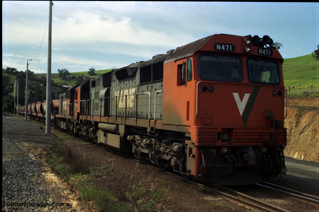 157-11
Kilmore East, Apex Quarry Siding, V/Line broad gauge locomotives N class N 471 'City of Benalla' Clyde Engineering EMD model JT22HC-2 serial 87-1200 and T class T 390 Clyde Engineering EMD model G8B serial 65-420 prepare to push back under the loading bins with the empty rake.
Keywords: N-class;N471;Clyde-Engineering-Somerton-Victoria;EMD;JT22HC-2;87-1200;
