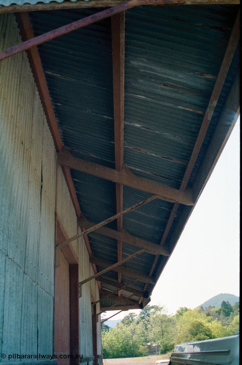 162-1-09
Healesville, Victorian Railways 20 ft N 20 goods shed, detail view of underside of roof from southern side.
