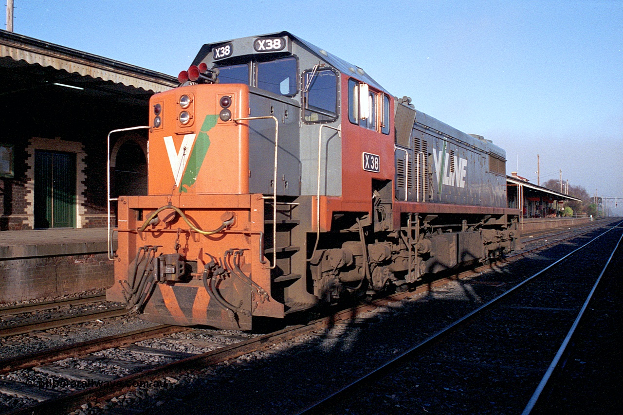169-33
Seymour, station yard view, V/Line broad gauge locomotive X class X 38 Clyde Engineering EMD model G26C serial 70-701 stabled for the Sunday night down Cobram service.
Keywords: X-class;X38;Clyde-Engineering-Granville-NSW;EMD;G26C;70-701;
