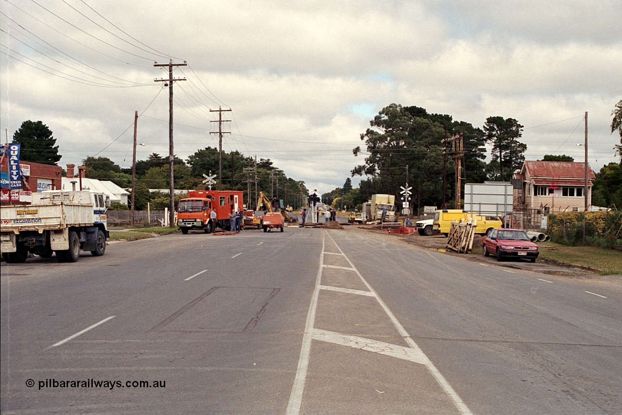171-01
Ballarat, Linton Junction signal box Gillies St, work site view, interlocked gates being replaced by boom barriers.
